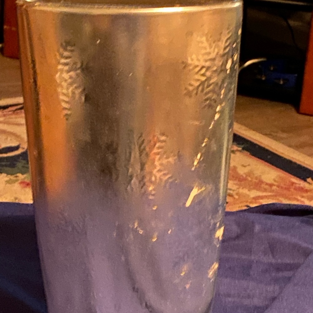 Silver vase w/ snowflakes